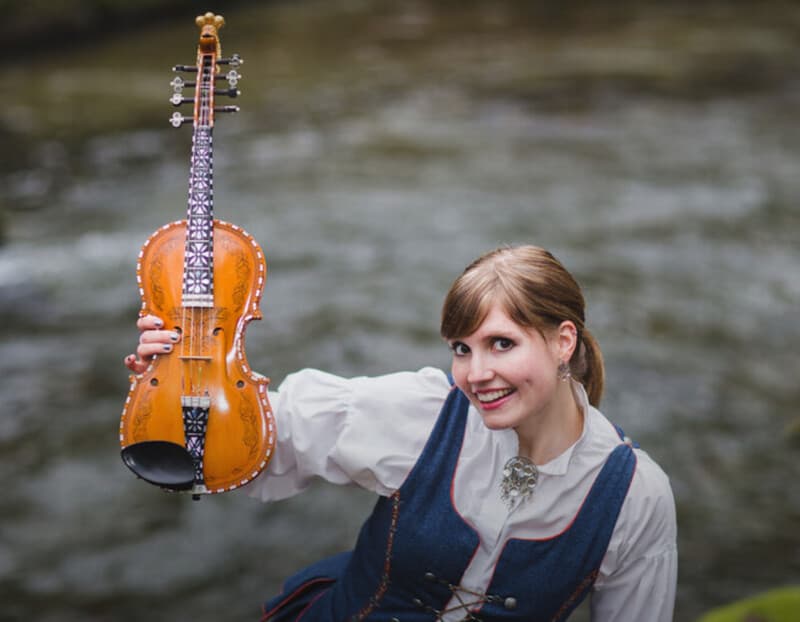Multi-instrumentalist Rachel Nesvig returns to ArtLove Salon with the Pearl Strings Quartet
